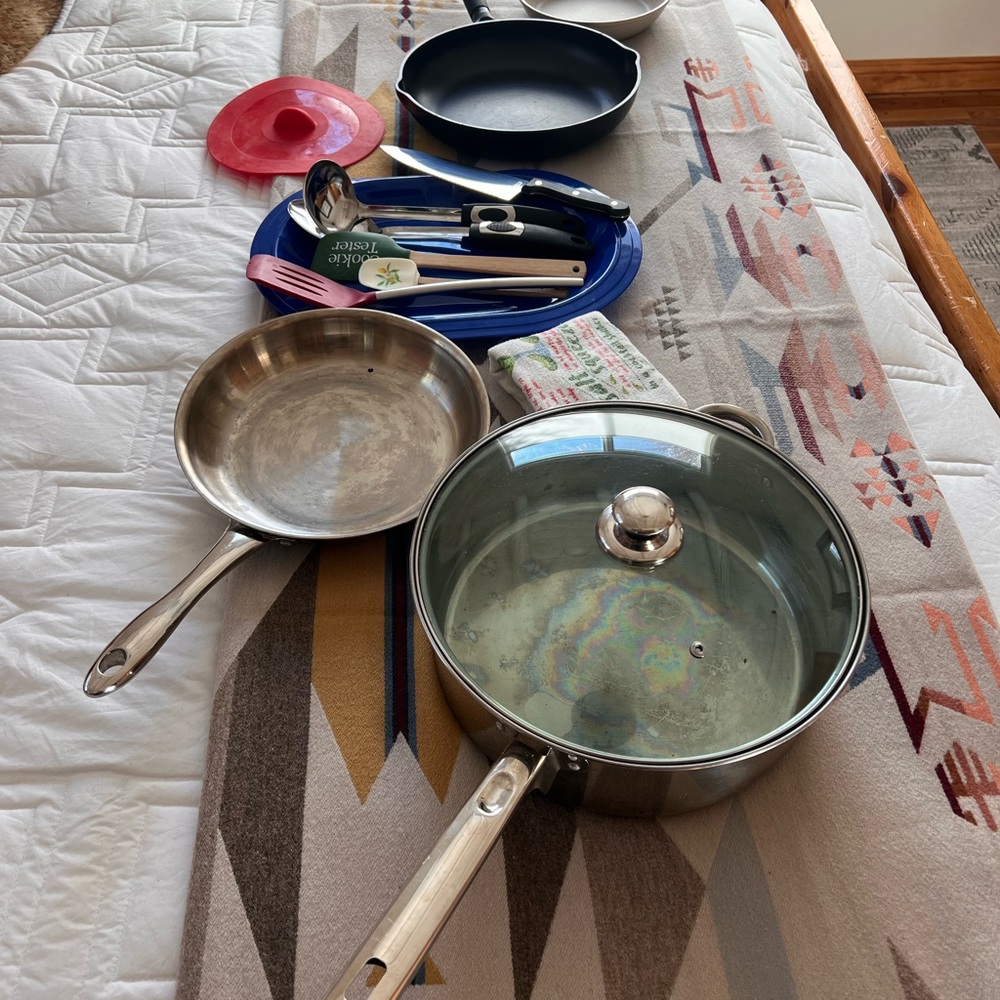 Stainless Steel and Non-Stick Cookware Set - Picture 2 of 5